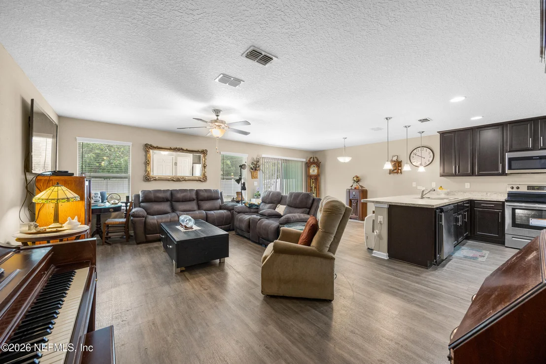 Photo of 4582 APPLETON Avenue