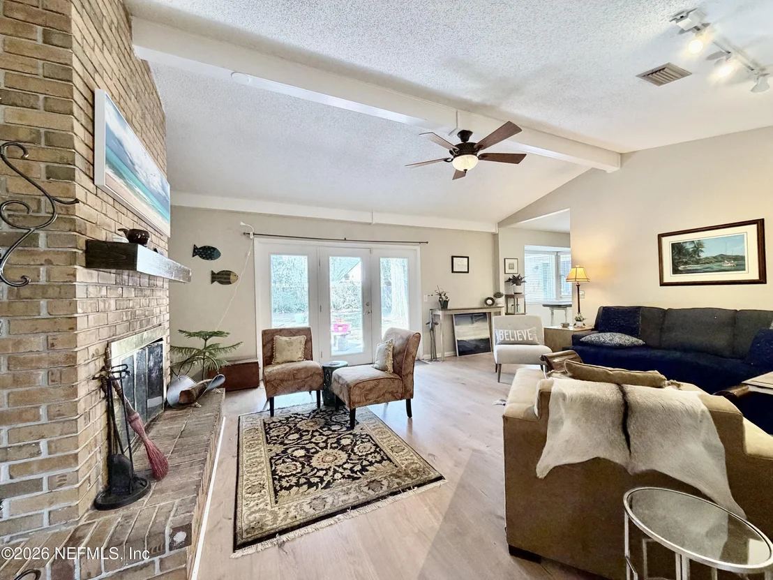 Photo of 2857 BEAUCLERC Road