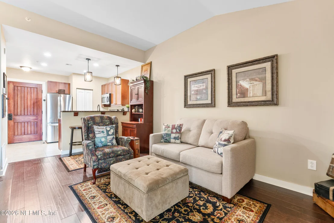 Photo of Unit 302 at 955 REGISTRY Boulevard