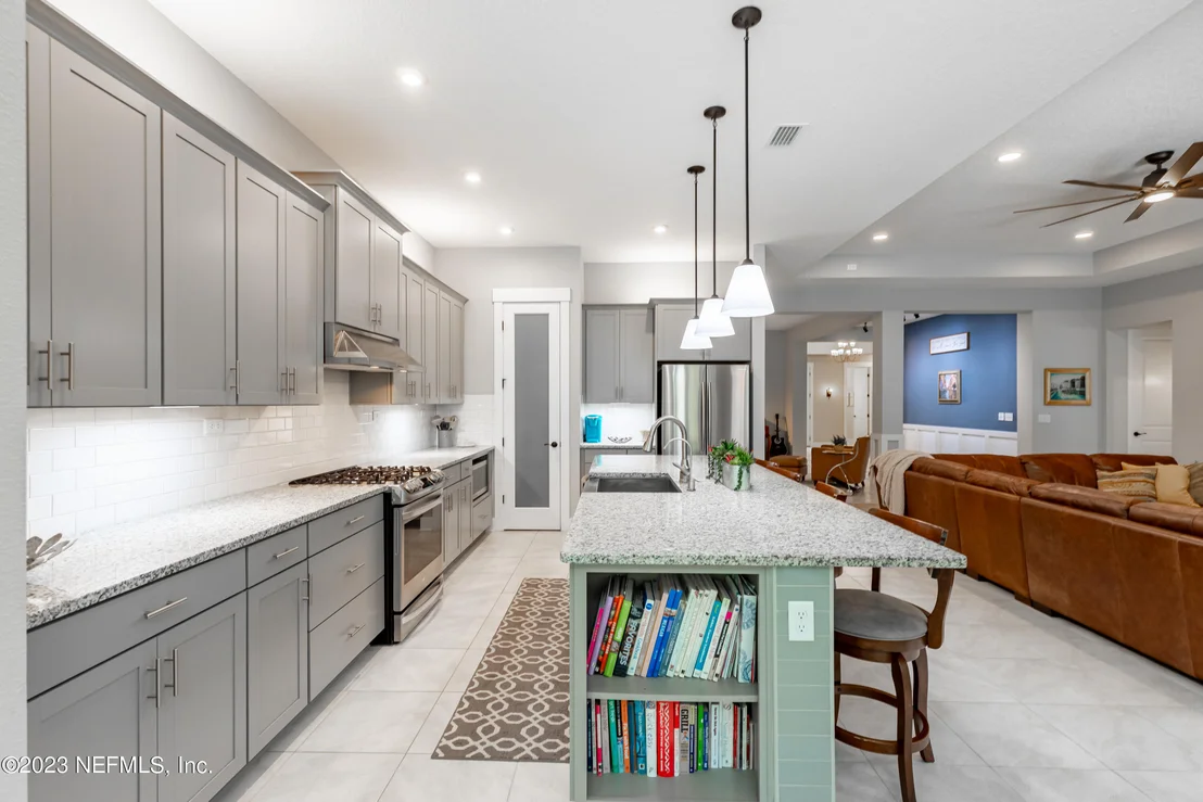Photo of 309 GLENNEYRE Circle