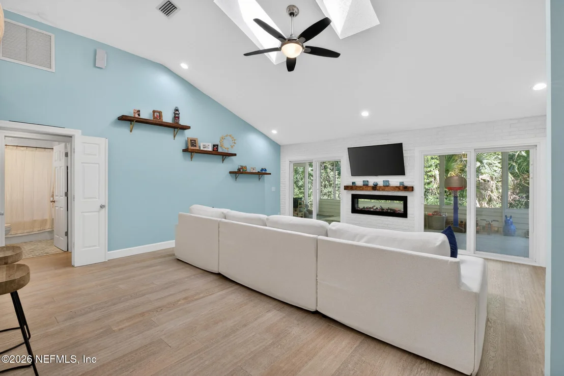 Photo of 104 OAK VIEW Circle