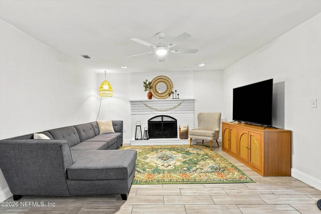 Photo of 1347 REDBUD Lane