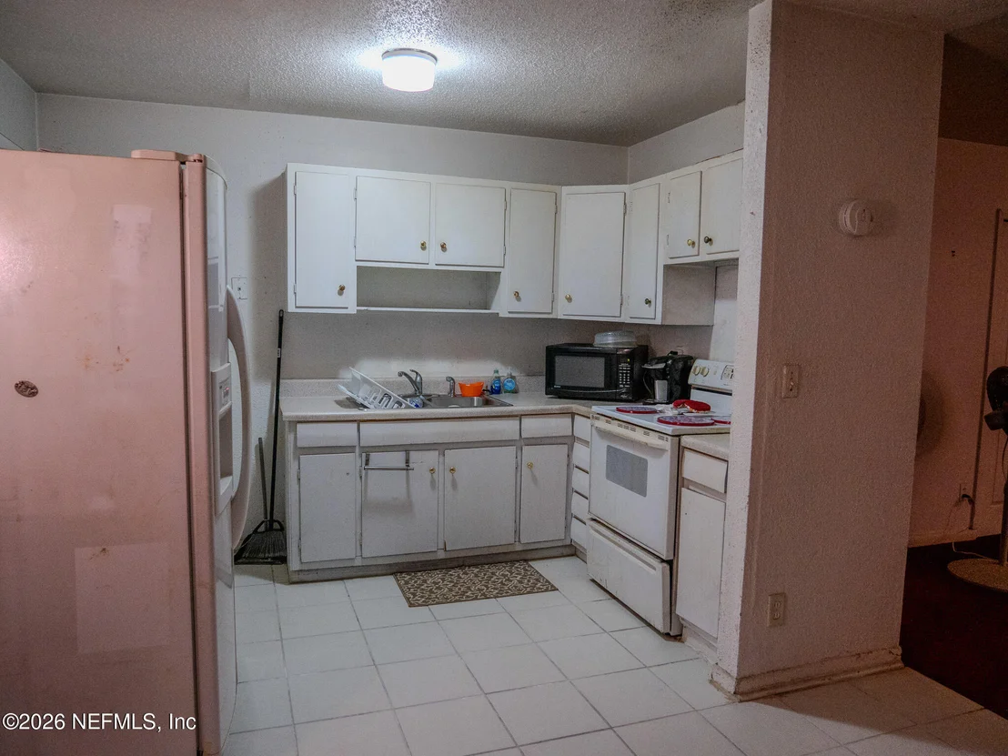 Photo of 8513 OAK LEAF Road
