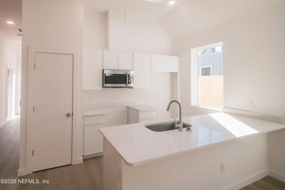 Photo of 572 WOODLAWN Road