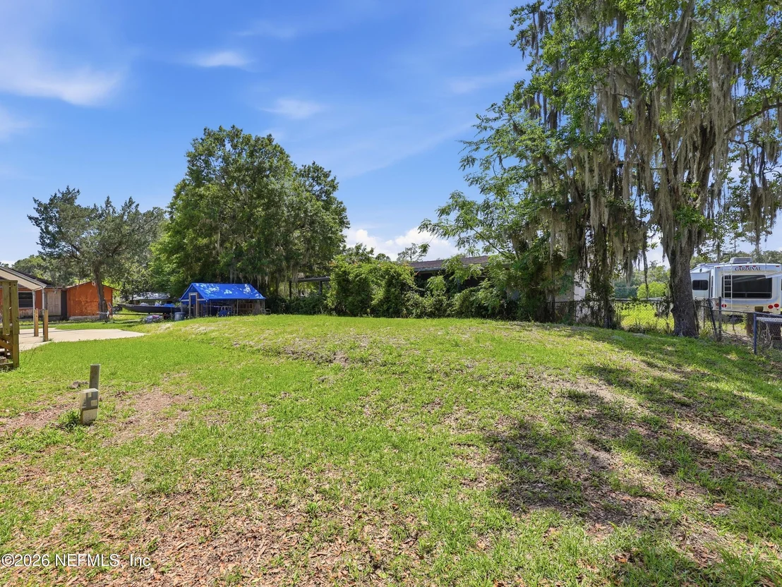 Photo of 100 BOSTWICK Lane