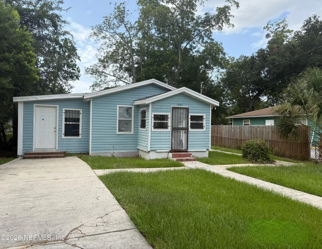 Photo of 1975 TUSKEGEE Road