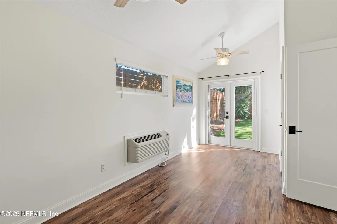Photo of 2525 LAUREL Road