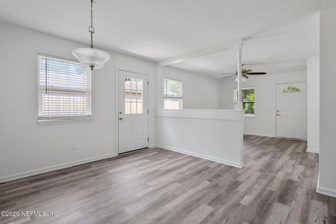 Photo of 860 W 6TH Street