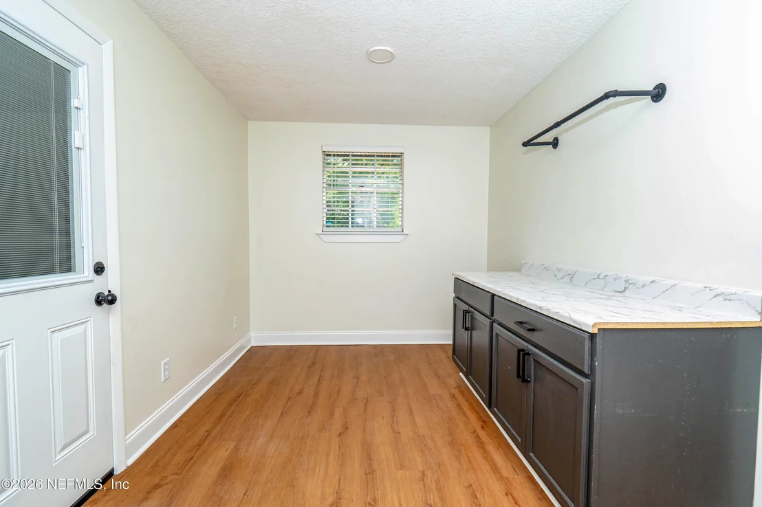 Photo of 6172 MILTONDALE Road