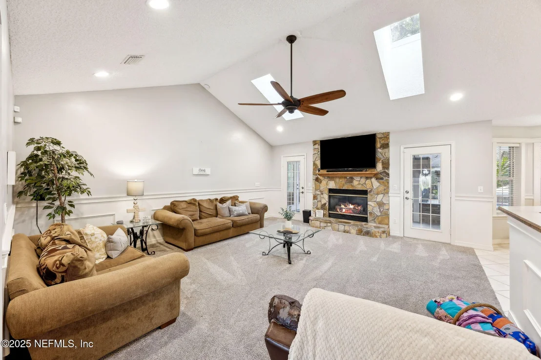 Photo of 97535 PIRATES POINT Road