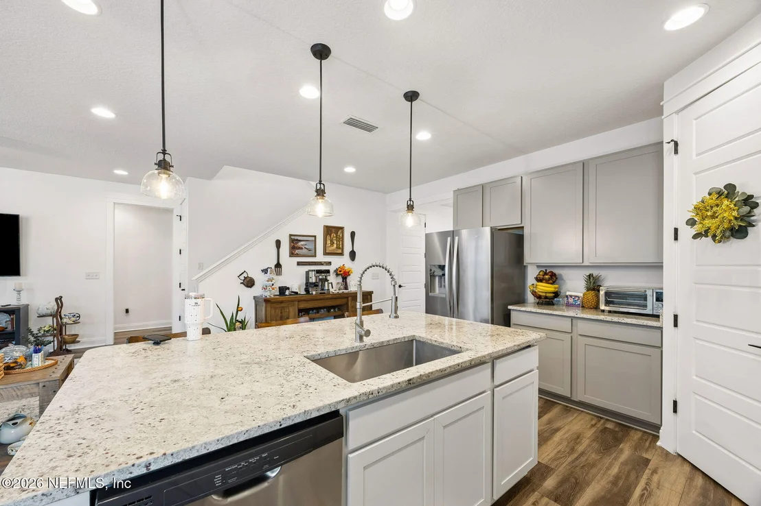 Photo of 141 LINSBURY Court