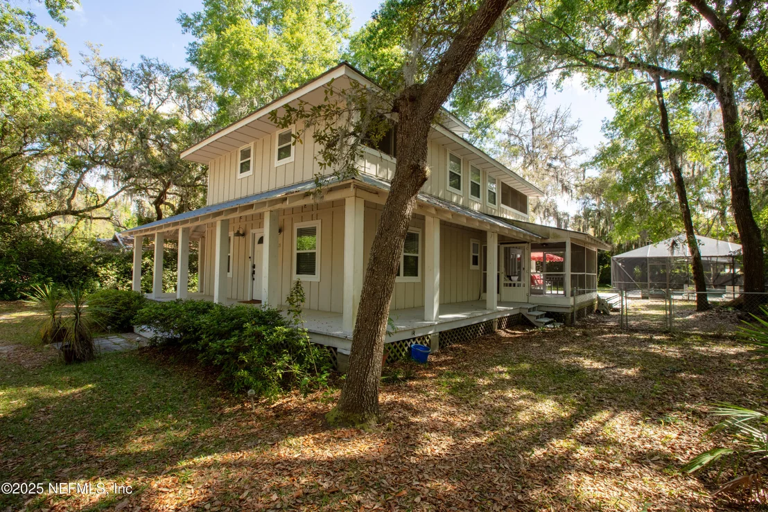 Photo of 303 SE 3RD Avenue