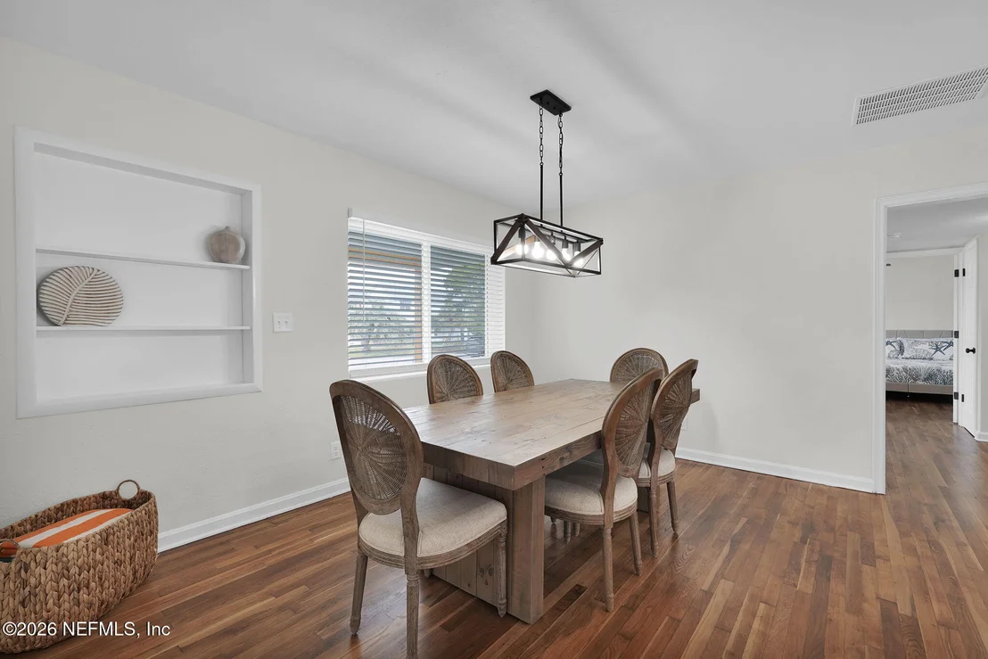 Photo of 101 CARVER Street W