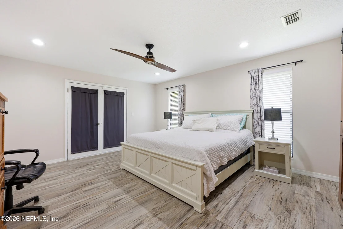 Photo of 905 MIDDLERIDGE Court