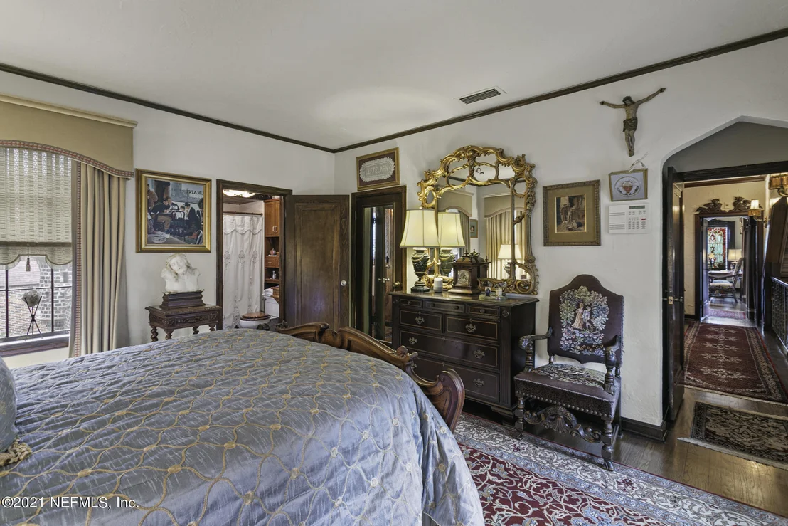 Photo of 927 ARBOR Lane
