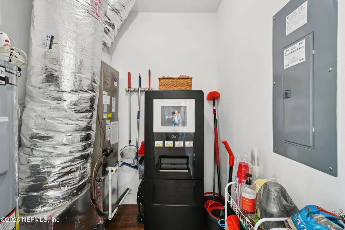 Photo of Unit 17 at 5577 HECKSCHER Drive