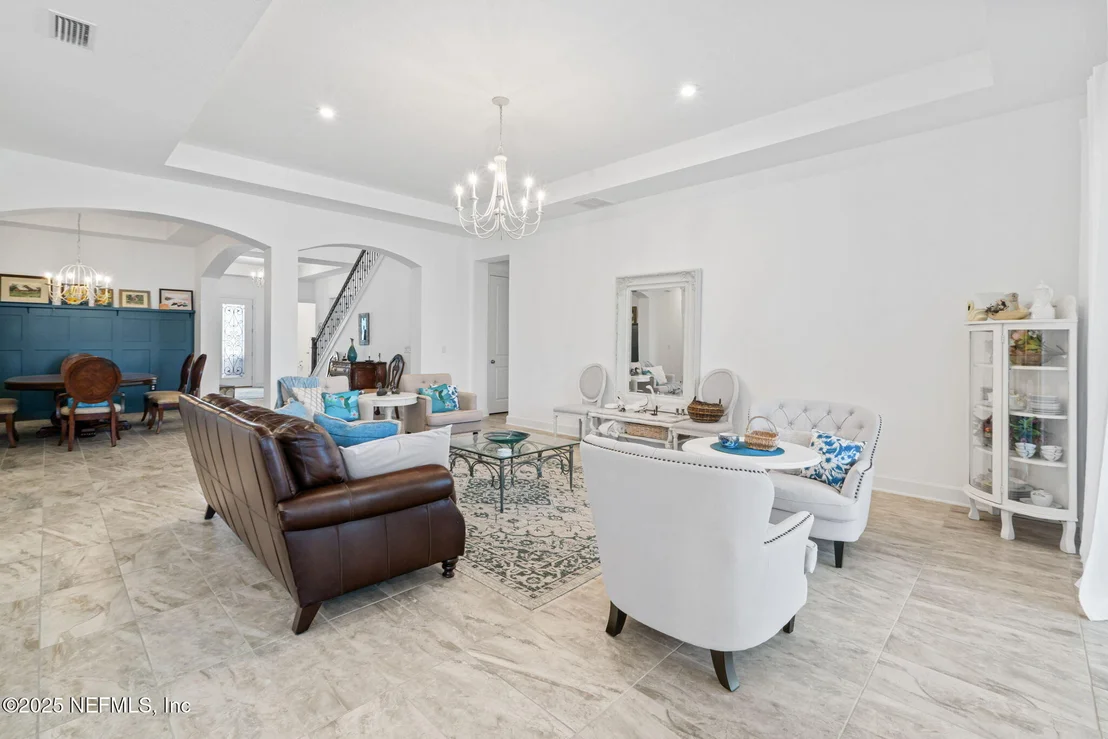 Photo of 63 BRADDOCK Court