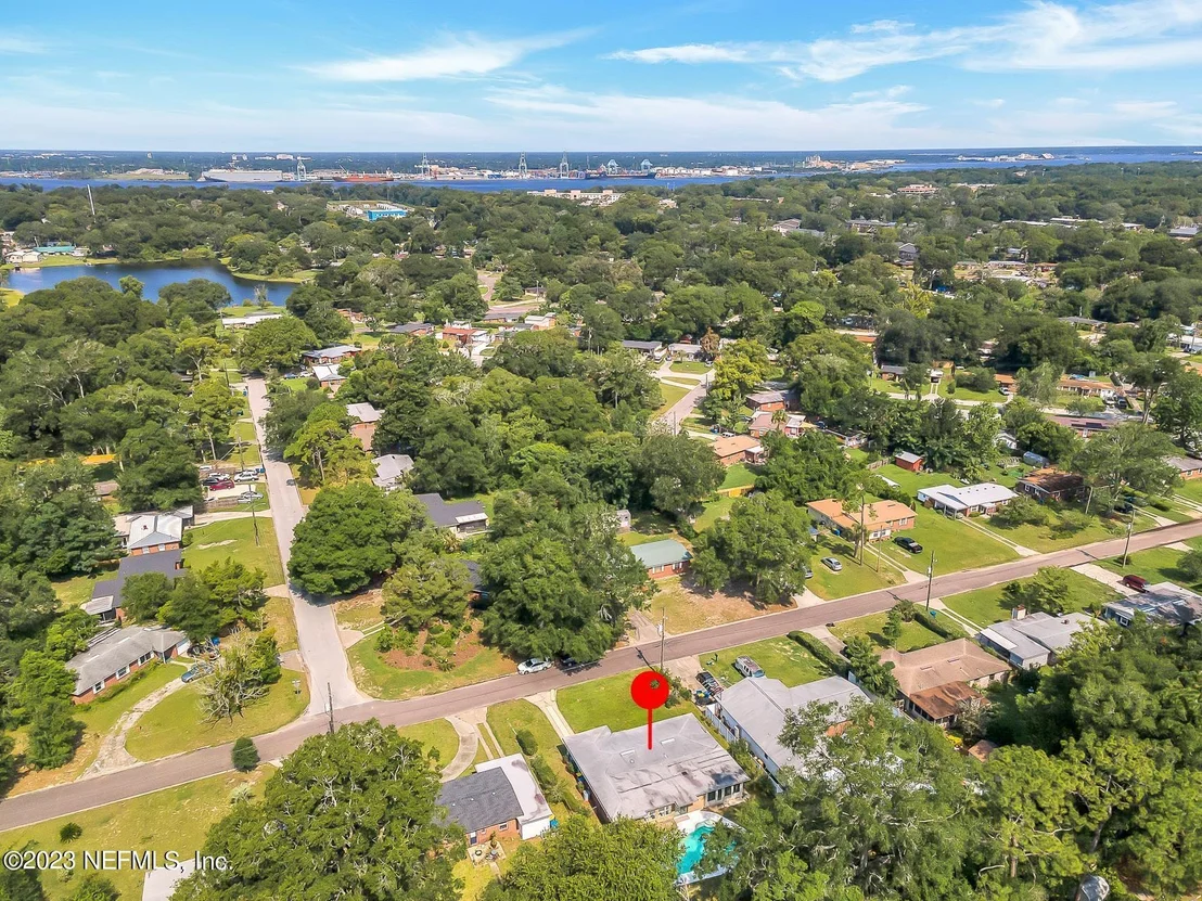 Photo of 2233 MAPLE LEAF Drive E