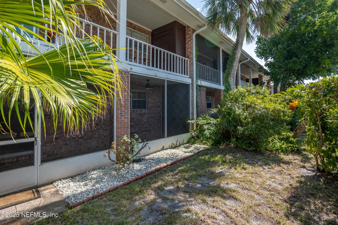 Photo of Unit 4A at 22 COMARES Avenue