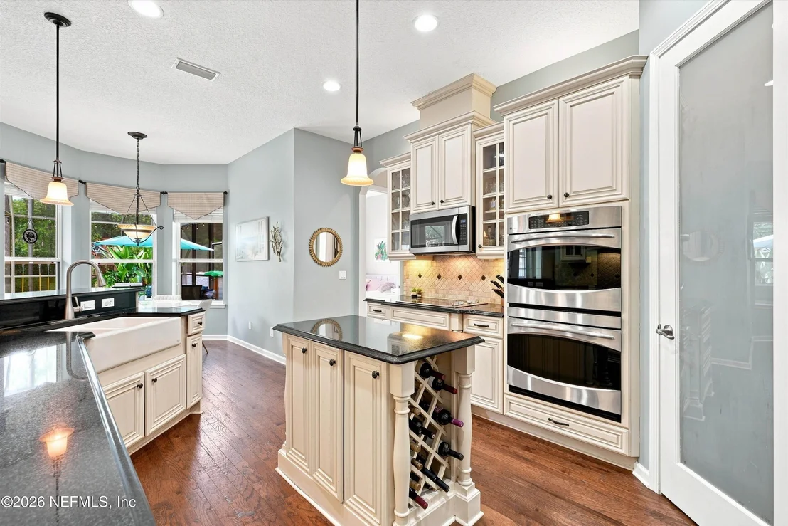 Photo of 570 SADDLESTONE Drive