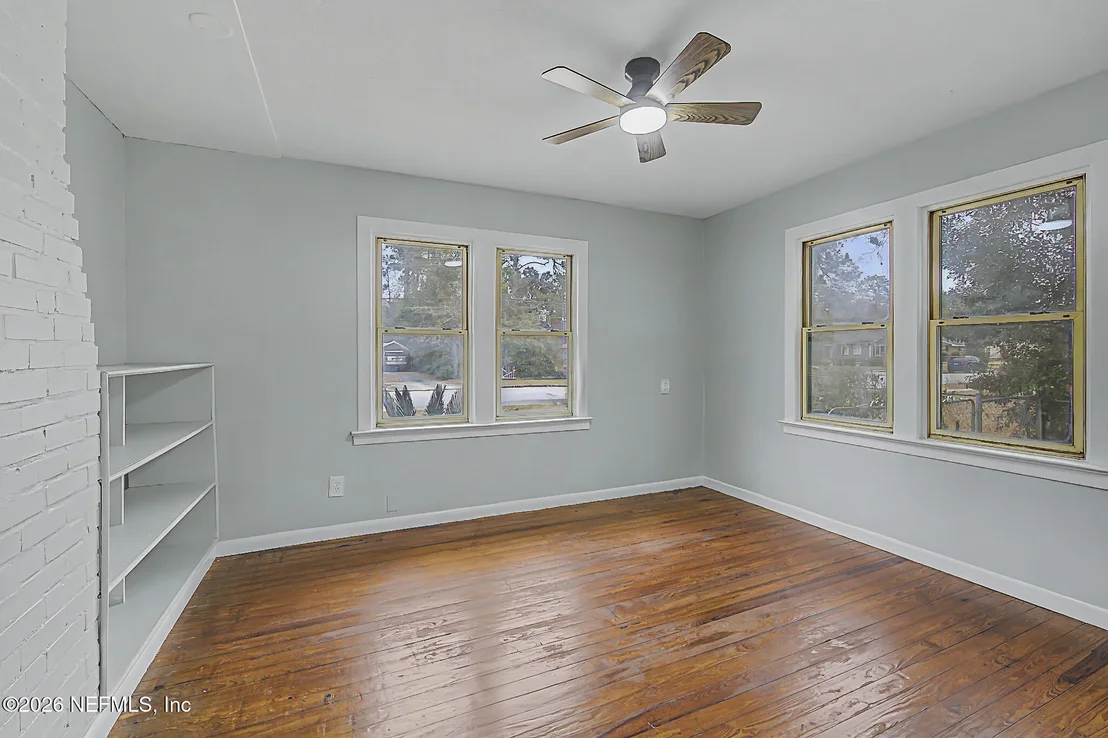 Photo of 330 S 4TH Street