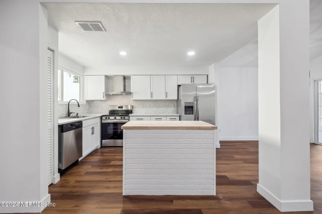 Photo of 7826 LINKSIDE Drive