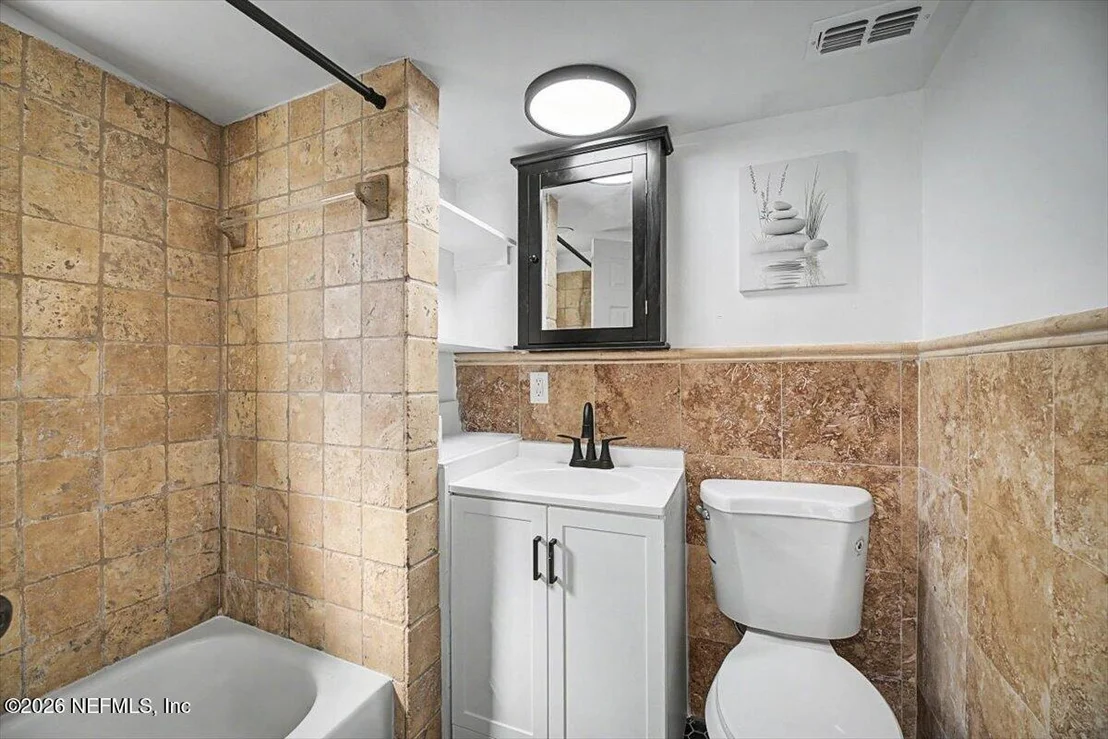 Photo of 2520 LARSEN Road