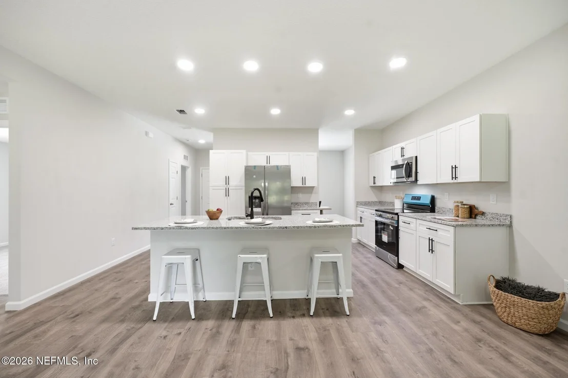 Photo of 433 PONCE Boulevard
