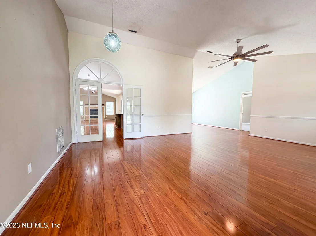Photo of 1154 LINWOOD Loop