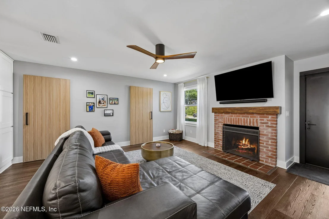 Photo of 1728 MAYVIEW Road