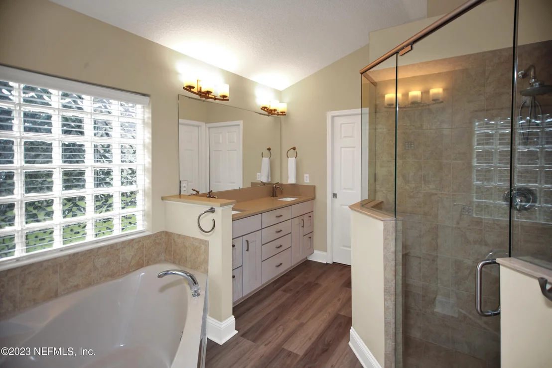 Photo of 944 OXFORD Drive