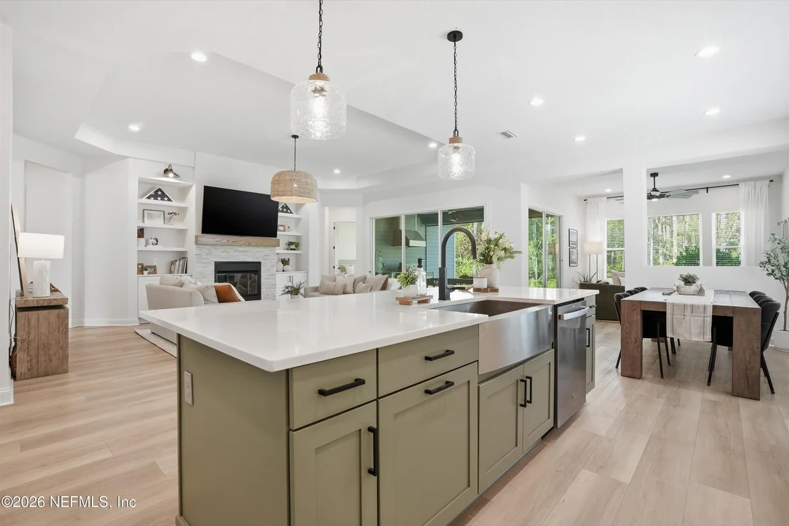 Photo of 658 PALM CREST Drive