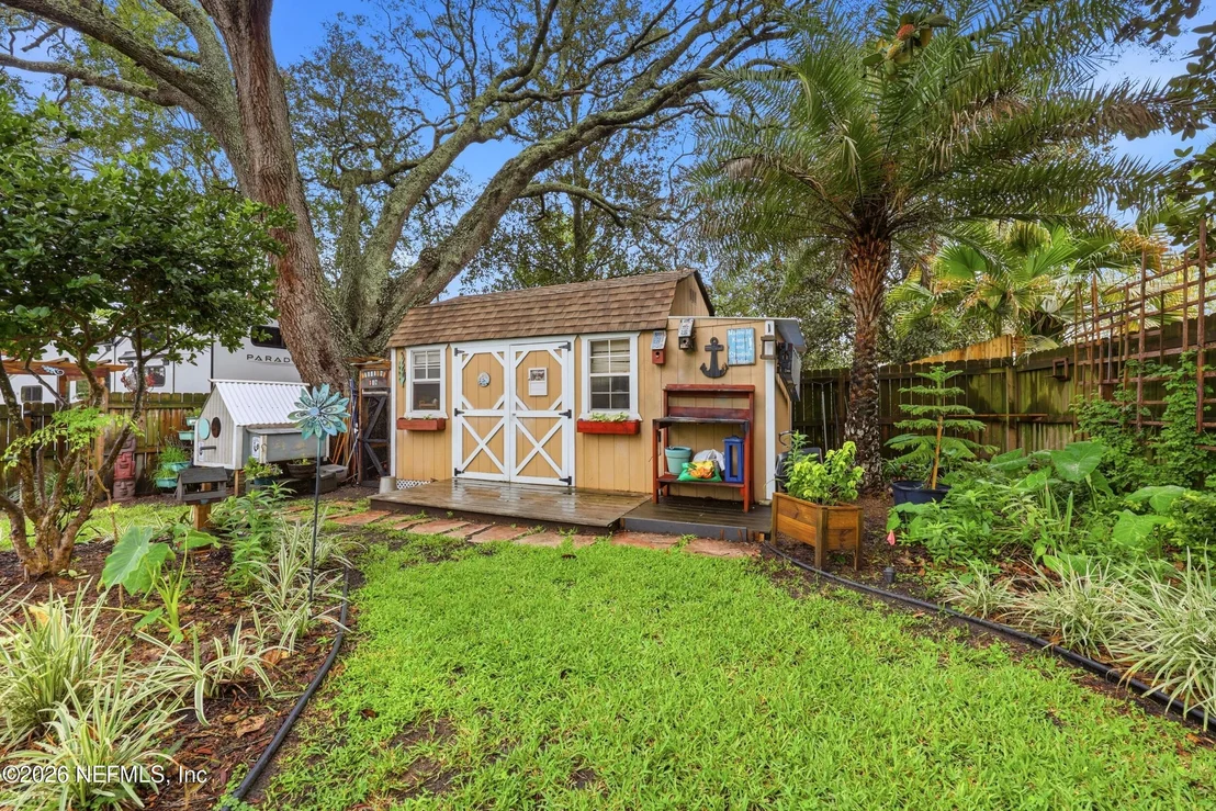 Photo of 905 MIDDLERIDGE Court