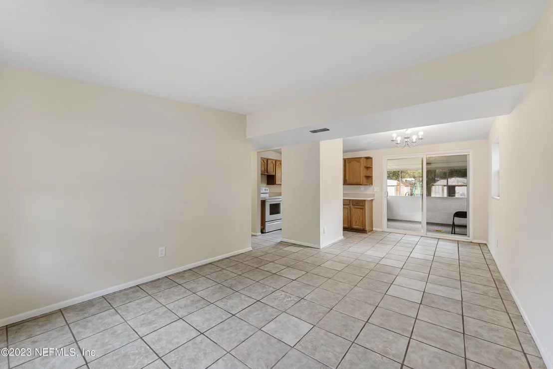Photo of 7520 N RIDGEWAY Road