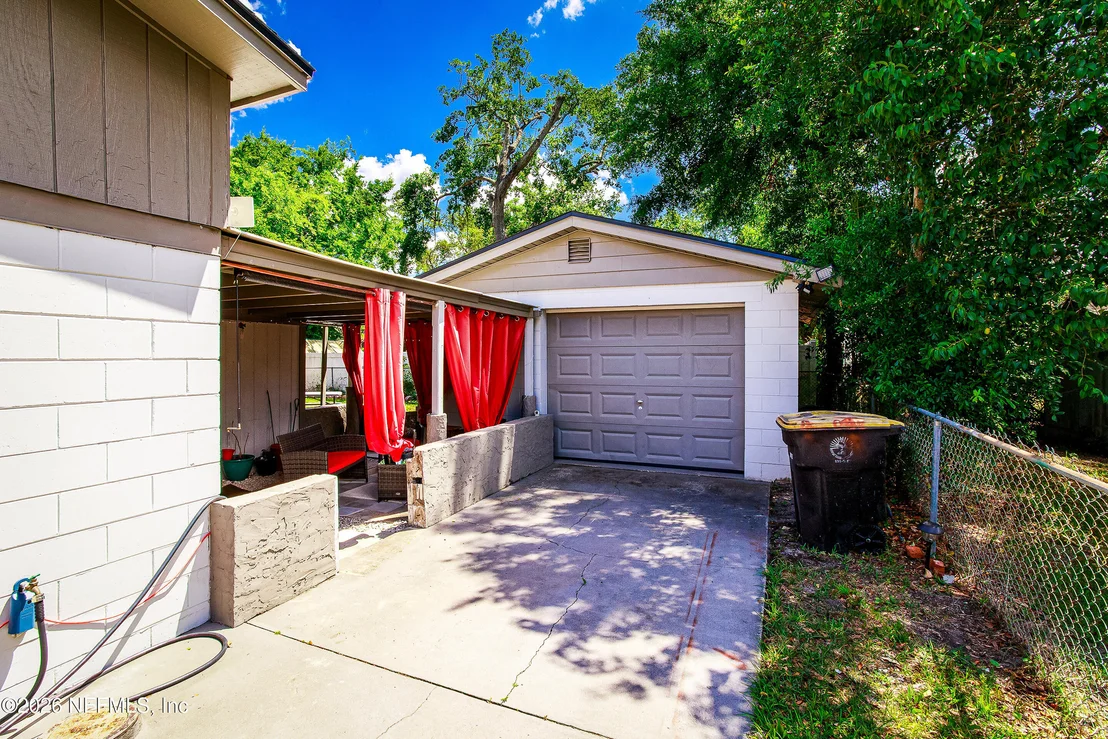 Photo of 5242 HELM Avenue