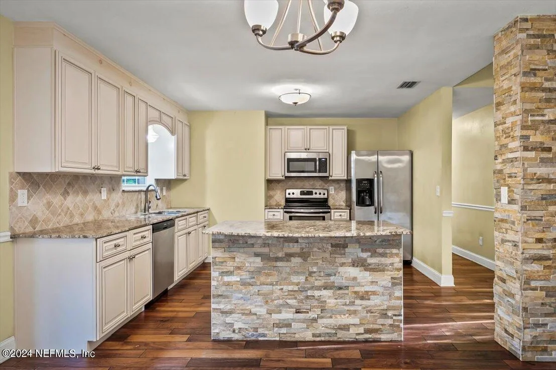 Photo of 1021 KENNEDY Drive