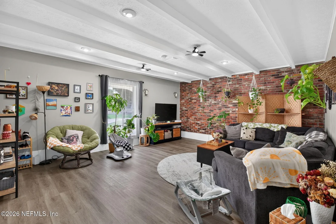 Photo of 1212 CRESTFIELD Road