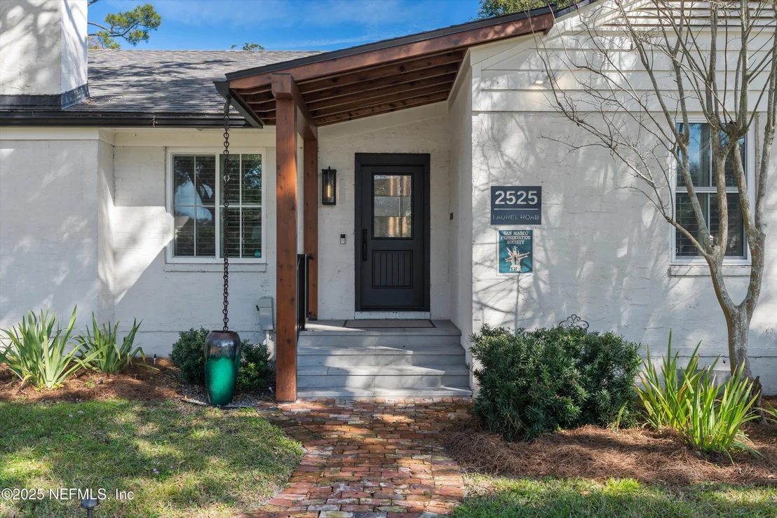 Photo of 2525 LAUREL Road