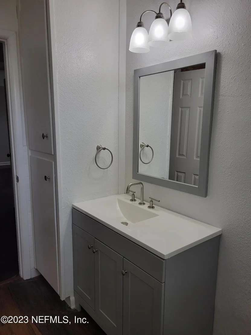 Photo of 5886 MONCRIEF Road