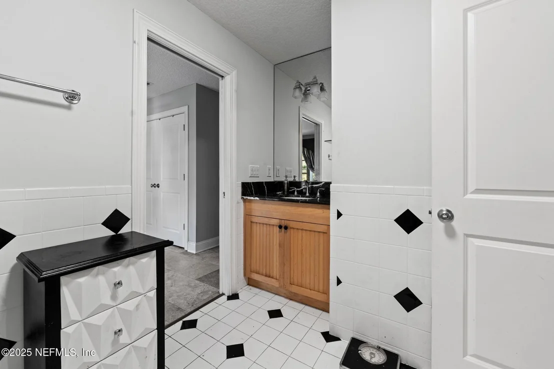 Photo of 3010 STARRATT Road