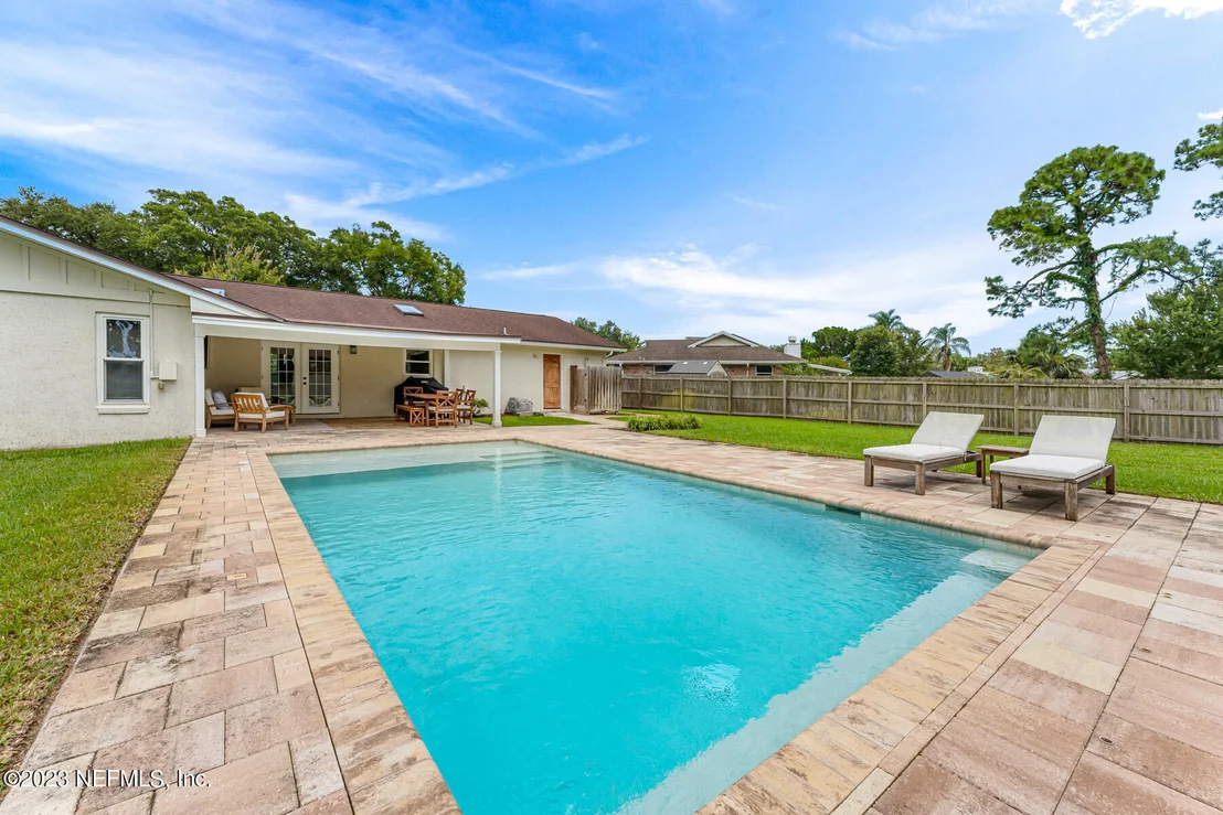 Photo of 35 DOLPHIN Boulevard