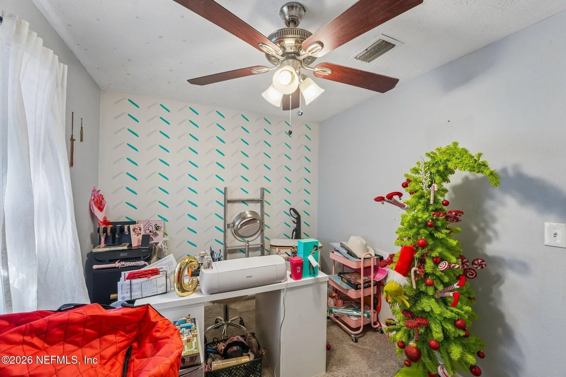 Photo of 472 SIGSBEE Road