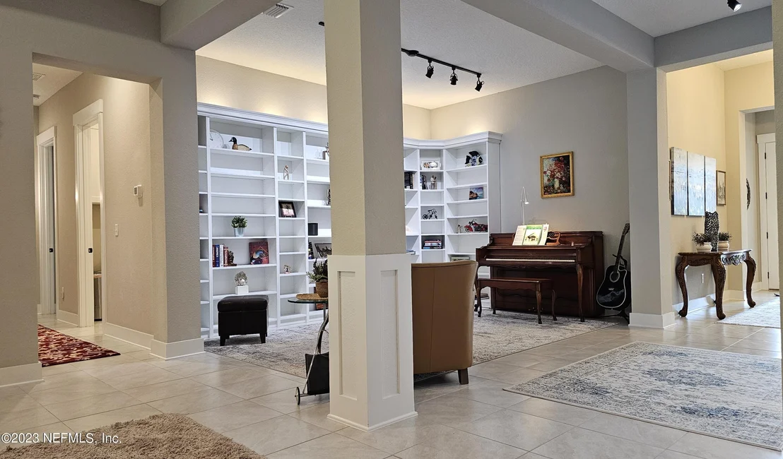 Photo of 309 GLENNEYRE Circle