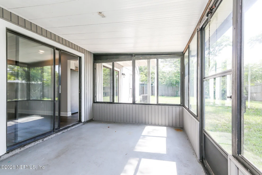 Photo of 2437 OAKVIEW Drive