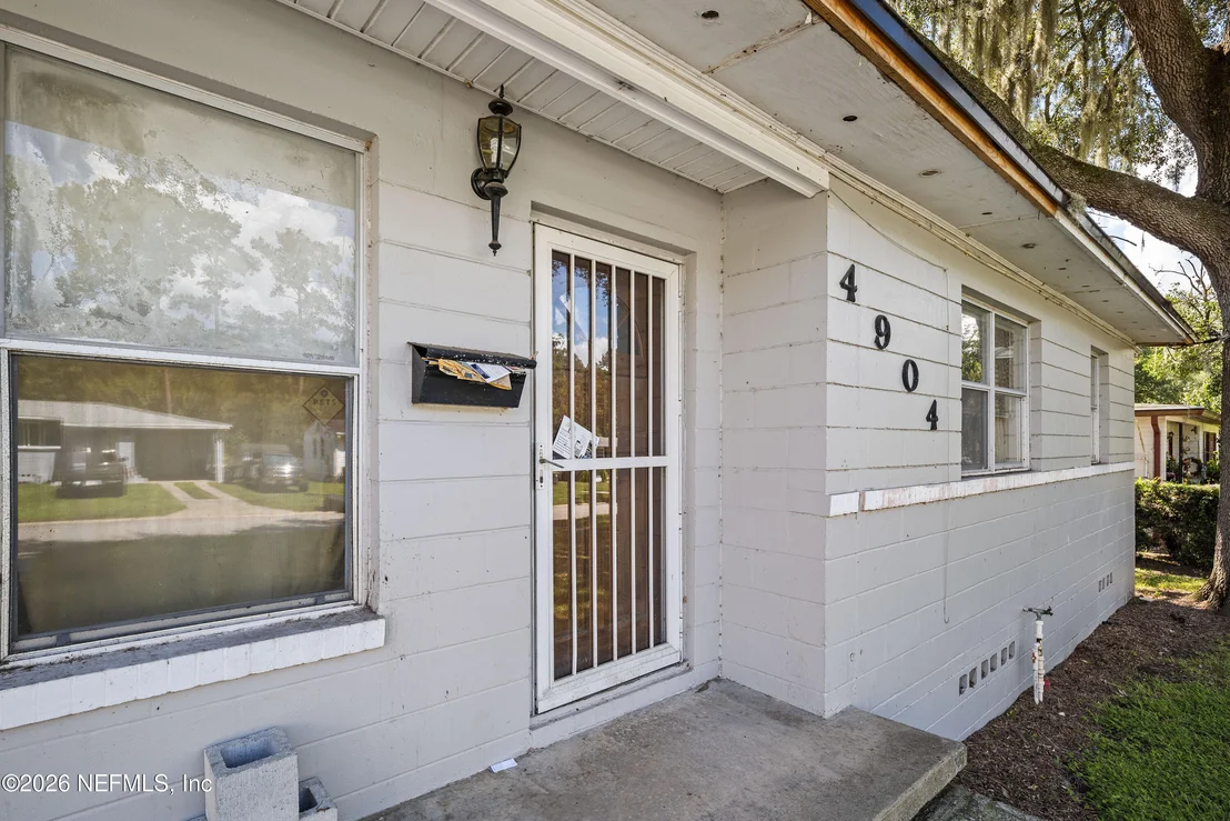 Photo of 4904 HOMECREST Circle