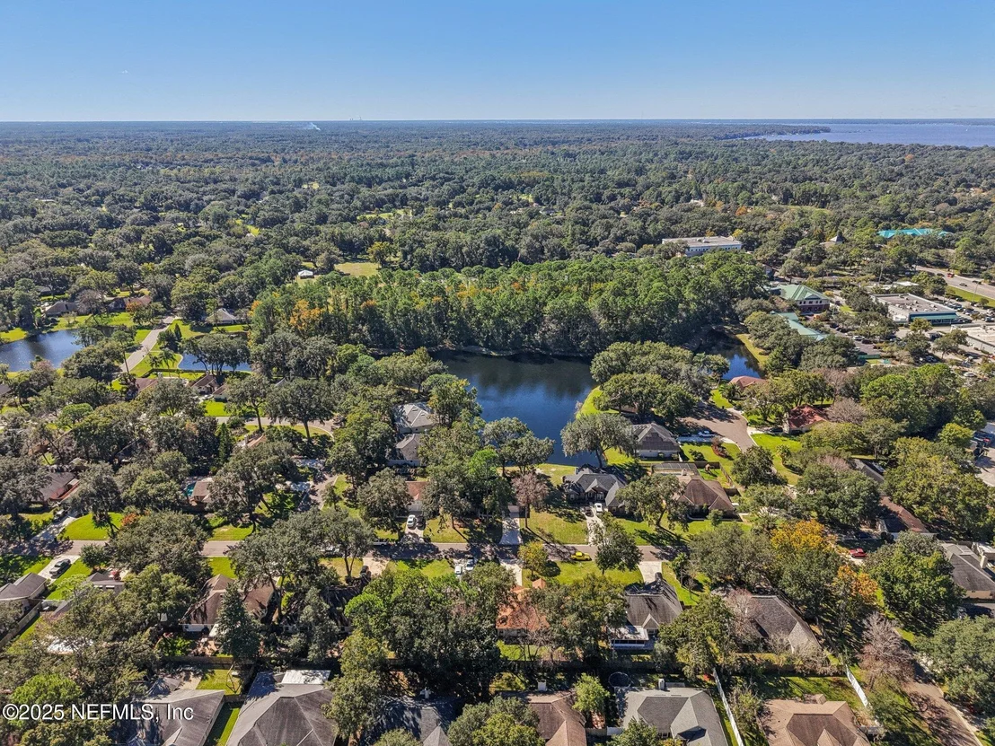 Photo of 208 HONEYSUCKLE Way
