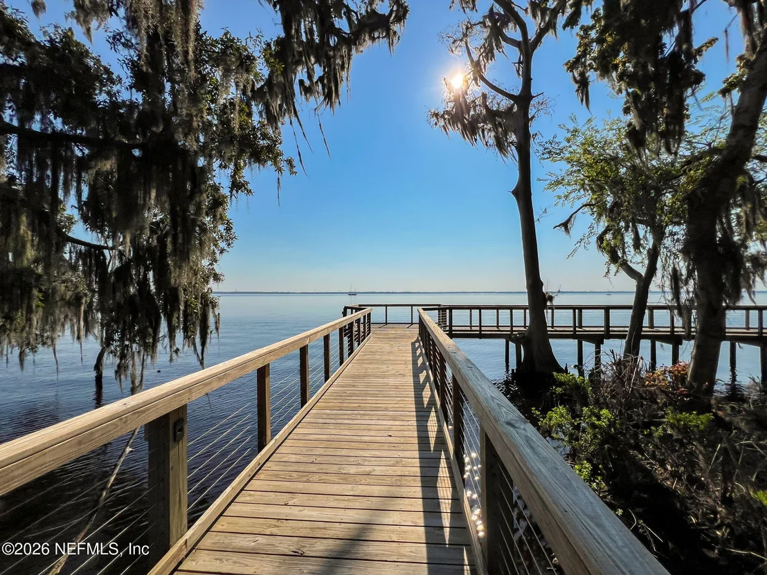 Photo of 216 FOOTBRIDGE Road