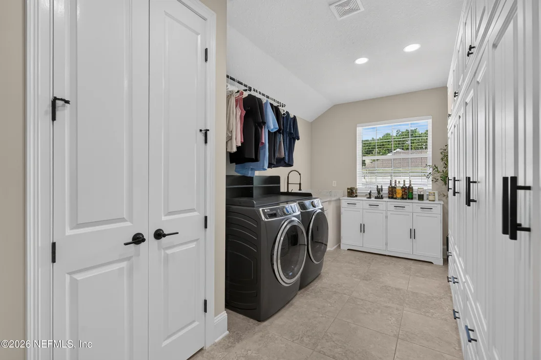 Photo of 287 VALE Drive