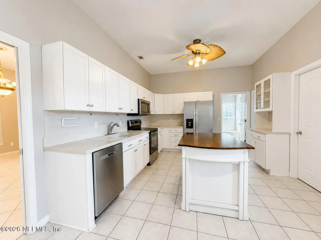 Photo of 3345 KINGS Road S