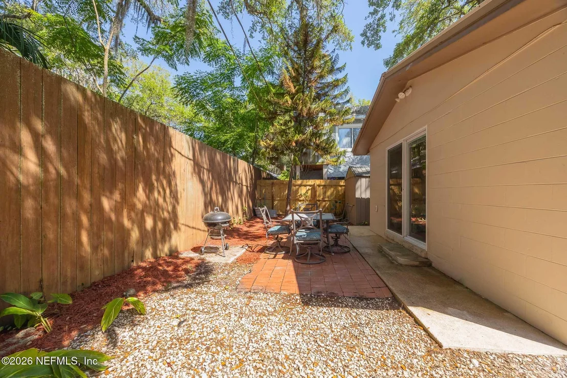 Photo of 6 DOUGLAS Avenue